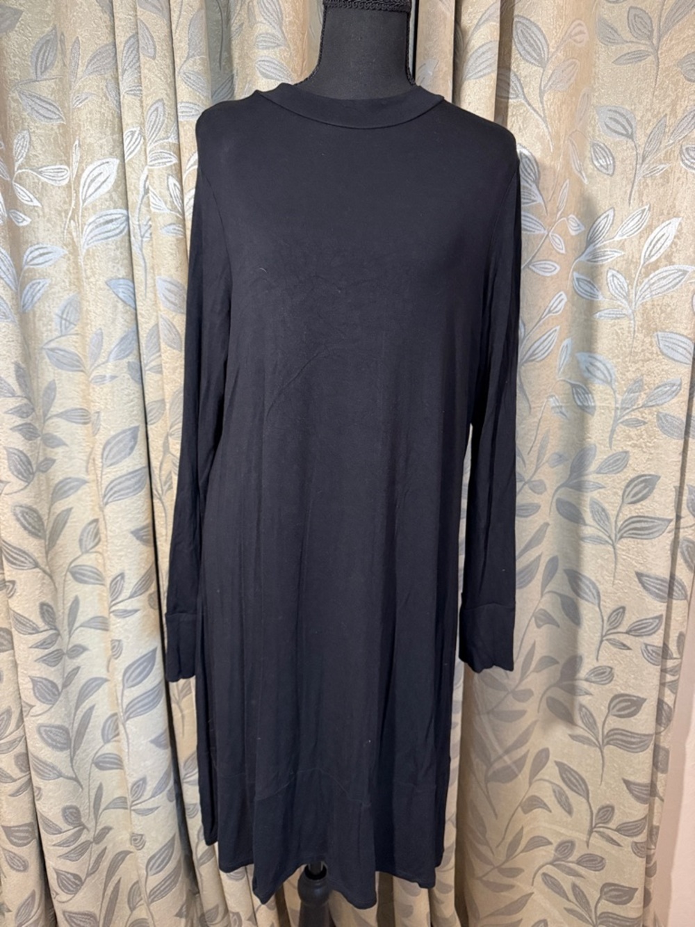 Everyday Black Long-Sleeve Shift Dress